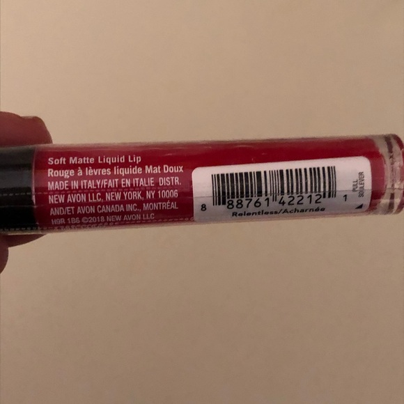 Avon liquid lipstick in Rouge - Picture 2 of 2